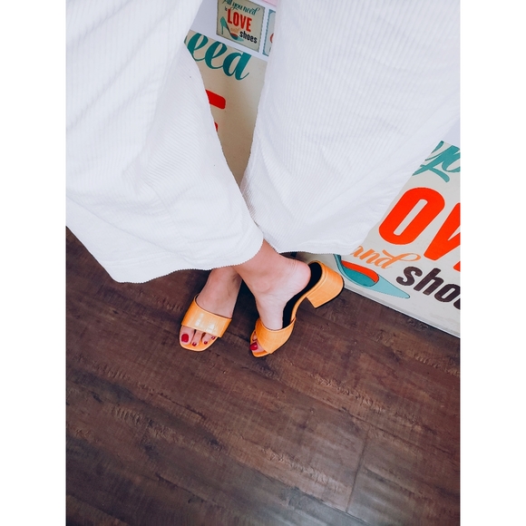 Price firm!Cutie Pie yellow croc print mule sandal - Picture 5 of 7